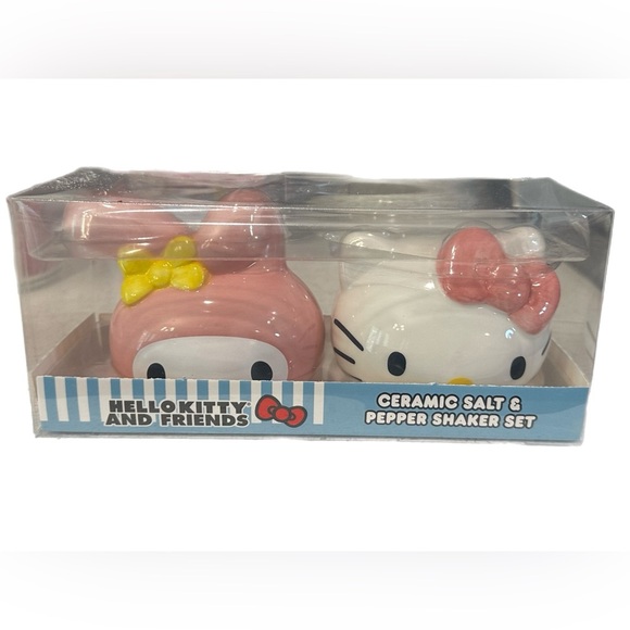 NIB: Hello Kitty And My Melody 3D Sculpted Ceramic Salt and Pepper Shaker Set - Picture 11 of 11